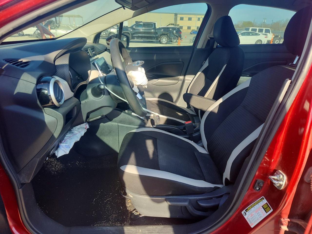 2020 NISSAN VERSA SV photo 13