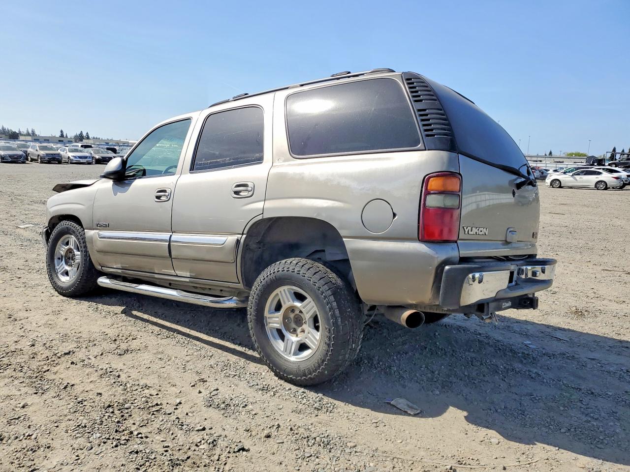 2002 GMC YUKON photo 3