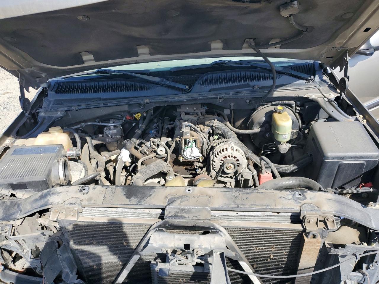 2002 GMC YUKON photo 23