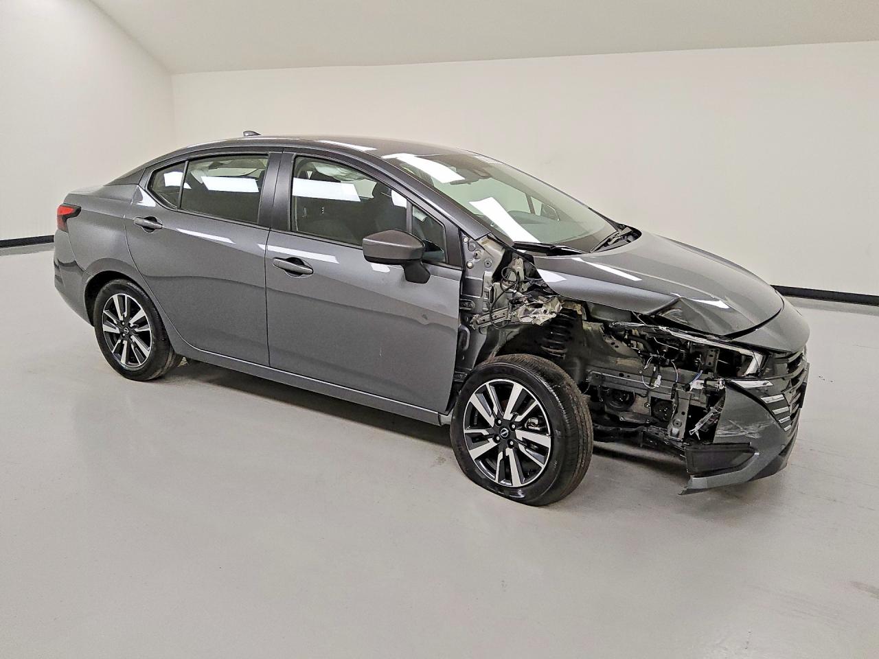 2025 NISSAN VERSA SV photo 4