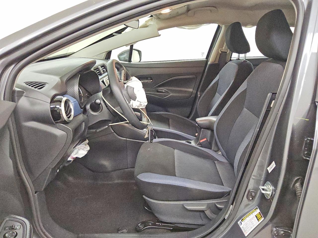 2025 NISSAN VERSA SV photo 7