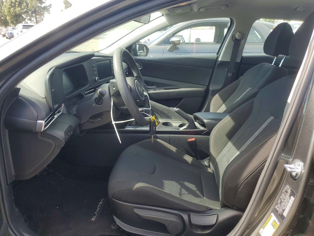 2025 HYUNDAI ELANTRA SE photo 19