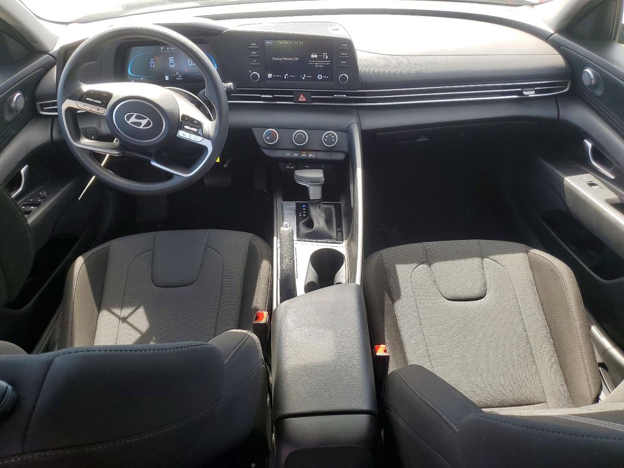2025 HYUNDAI ELANTRA SE photo 22