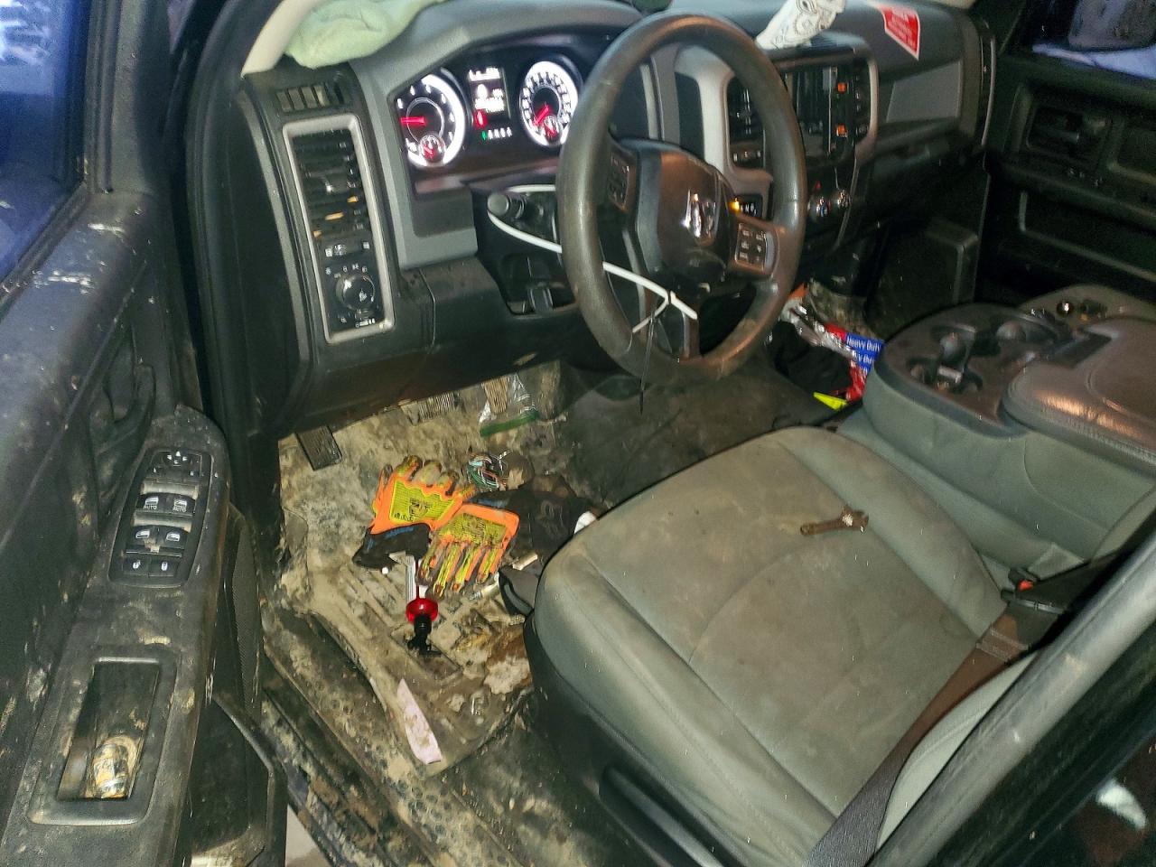 2014 RAM 1500 ST photo 15