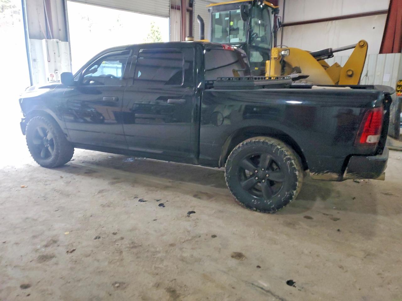 2014 RAM 1500 ST photo 3