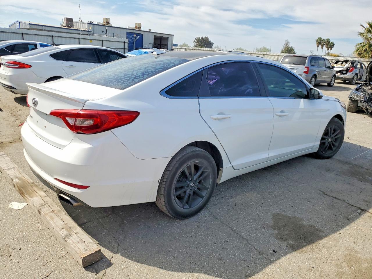 2017 HYUNDAI SONATA BASE photo 5
