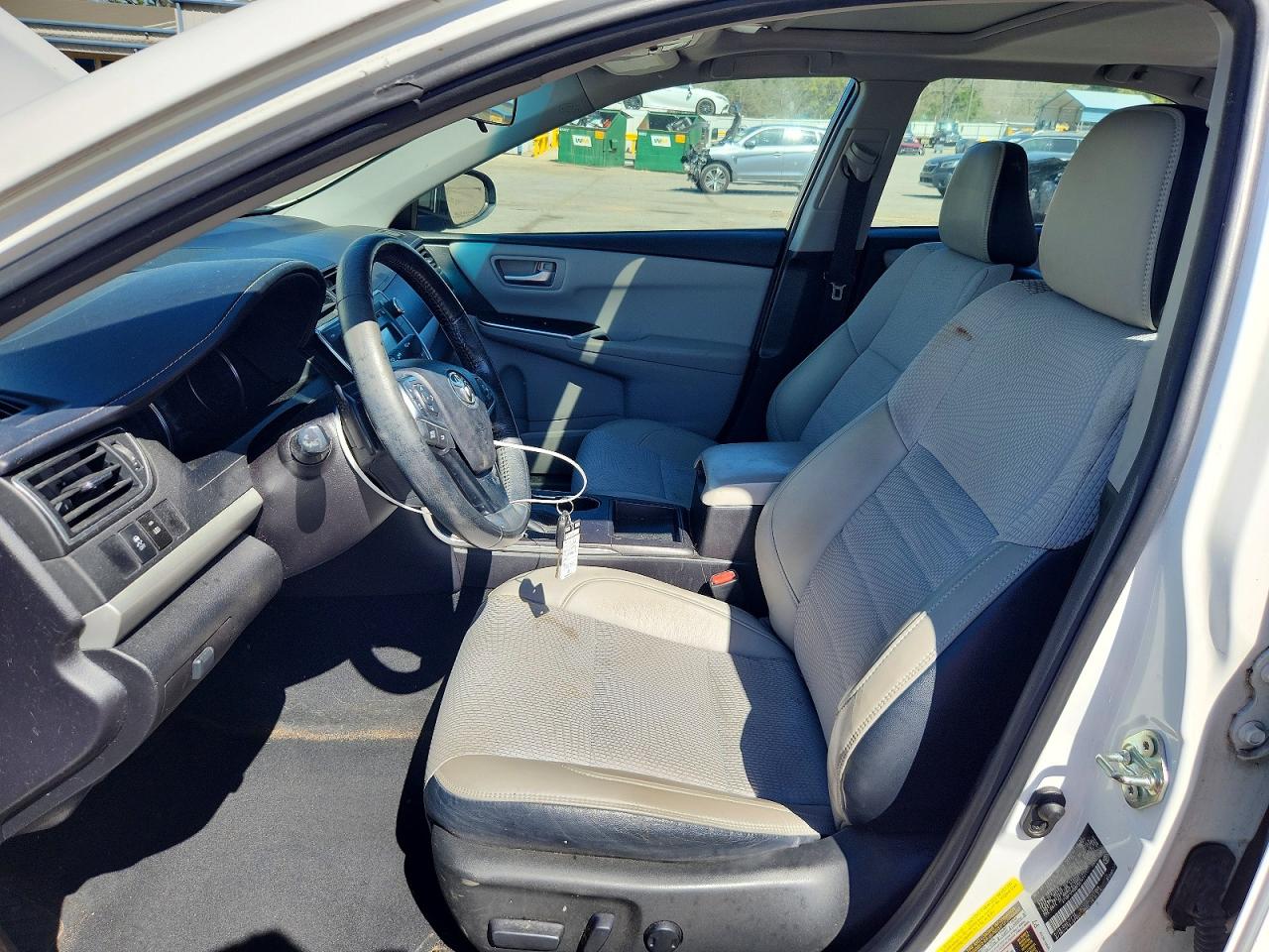 2016 TOYOTA CAMRY SE photo 13