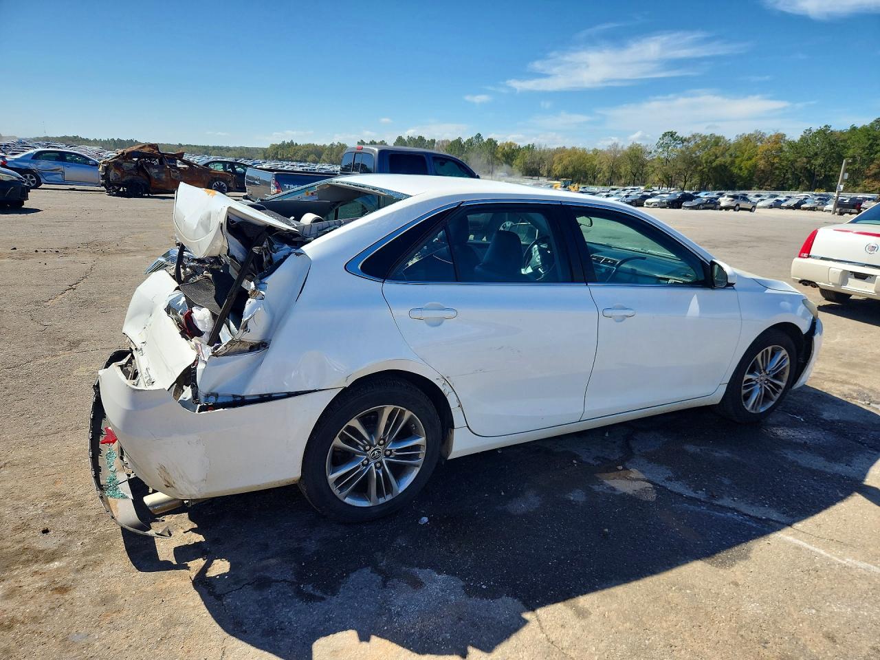 2016 TOYOTA CAMRY SE photo 5
