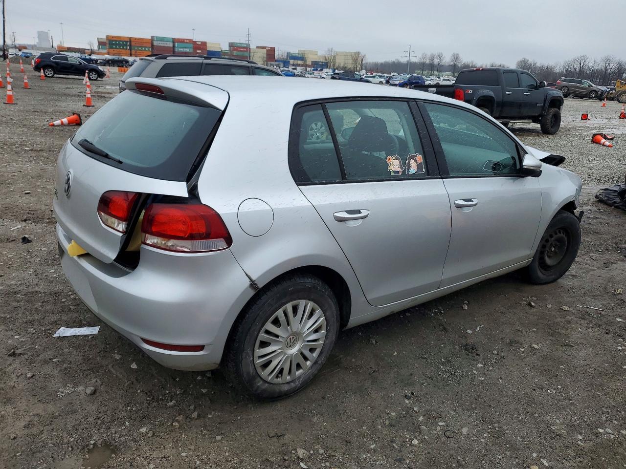 2011 VOLKSWAGEN GOLF photo 5