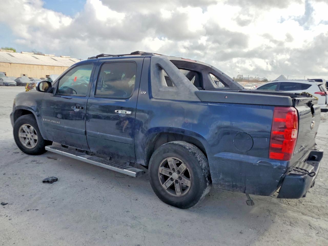 2007 CHEVROLET AVALANCHE C1500 photo 2