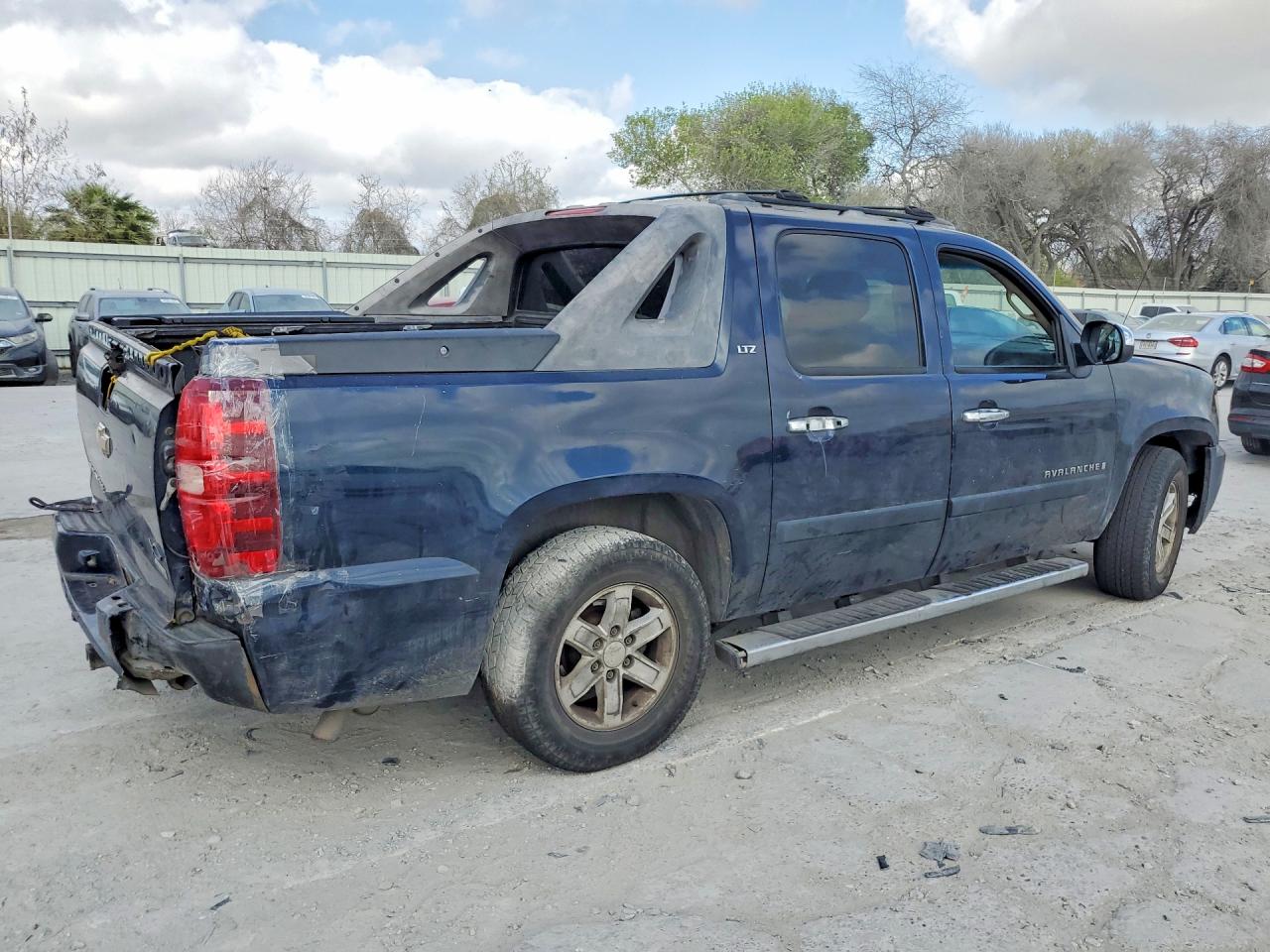 2007 CHEVROLET AVALANCHE C1500 photo 3
