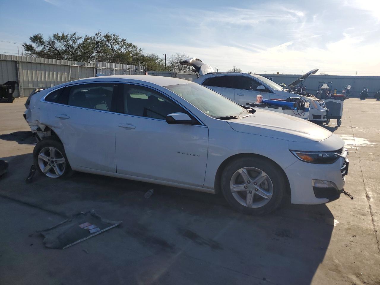 2024 CHEVROLET MALIBU LT photo 4