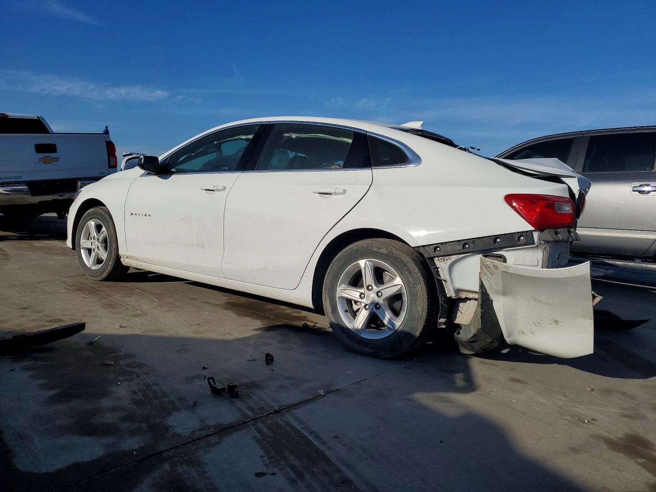 2024 CHEVROLET MALIBU LT photo 2