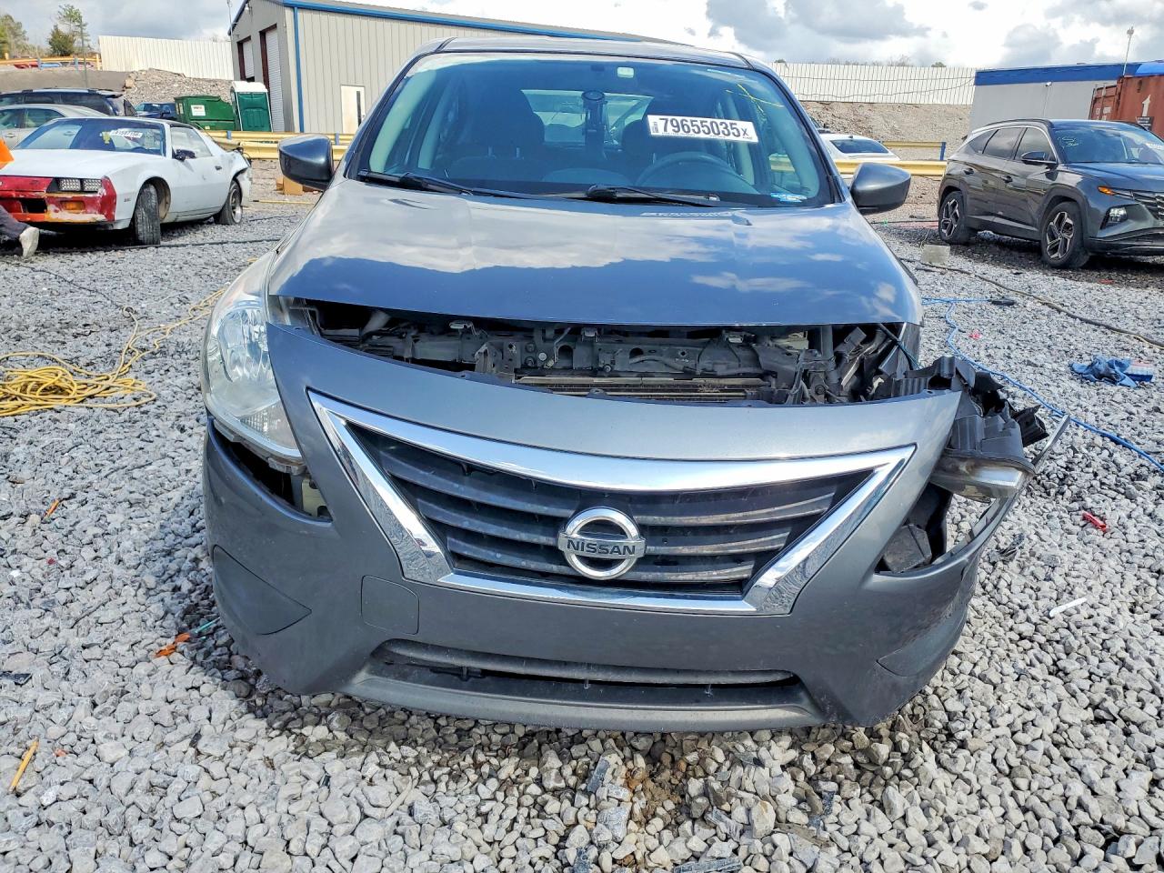 2019 NISSAN VERSA SV photo 13