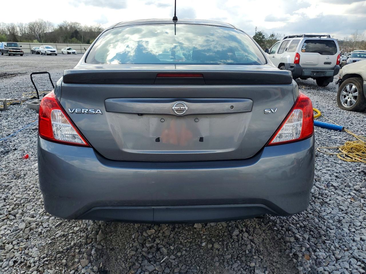 2019 NISSAN VERSA SV photo 16