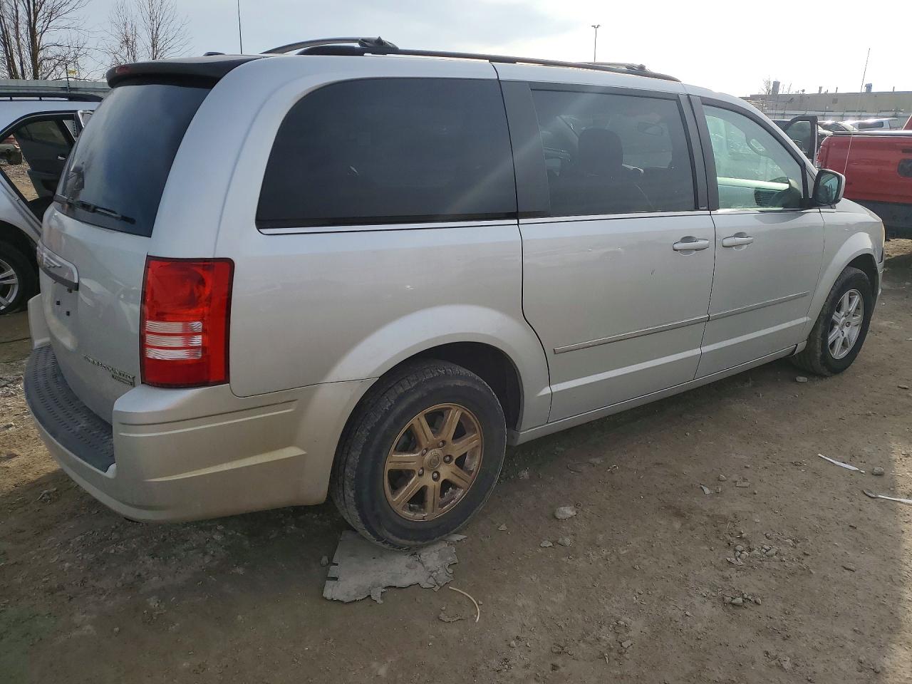 2010 CHRYSLER TOWN & COUNTRY TOURING photo 5