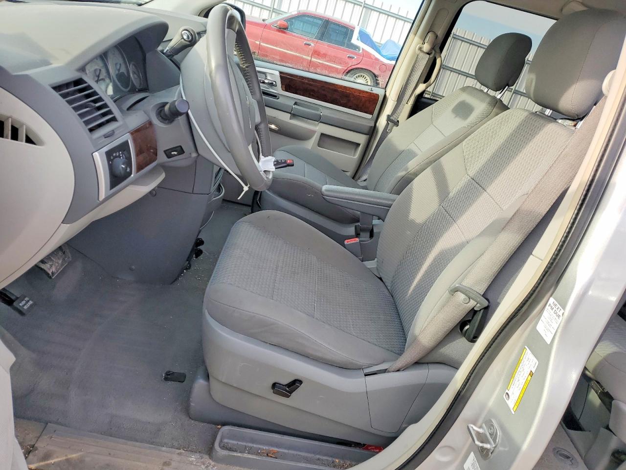 2010 CHRYSLER TOWN & COUNTRY TOURING photo 13