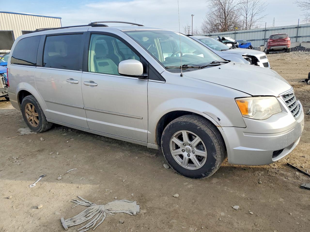 2010 CHRYSLER TOWN & COUNTRY TOURING photo 7