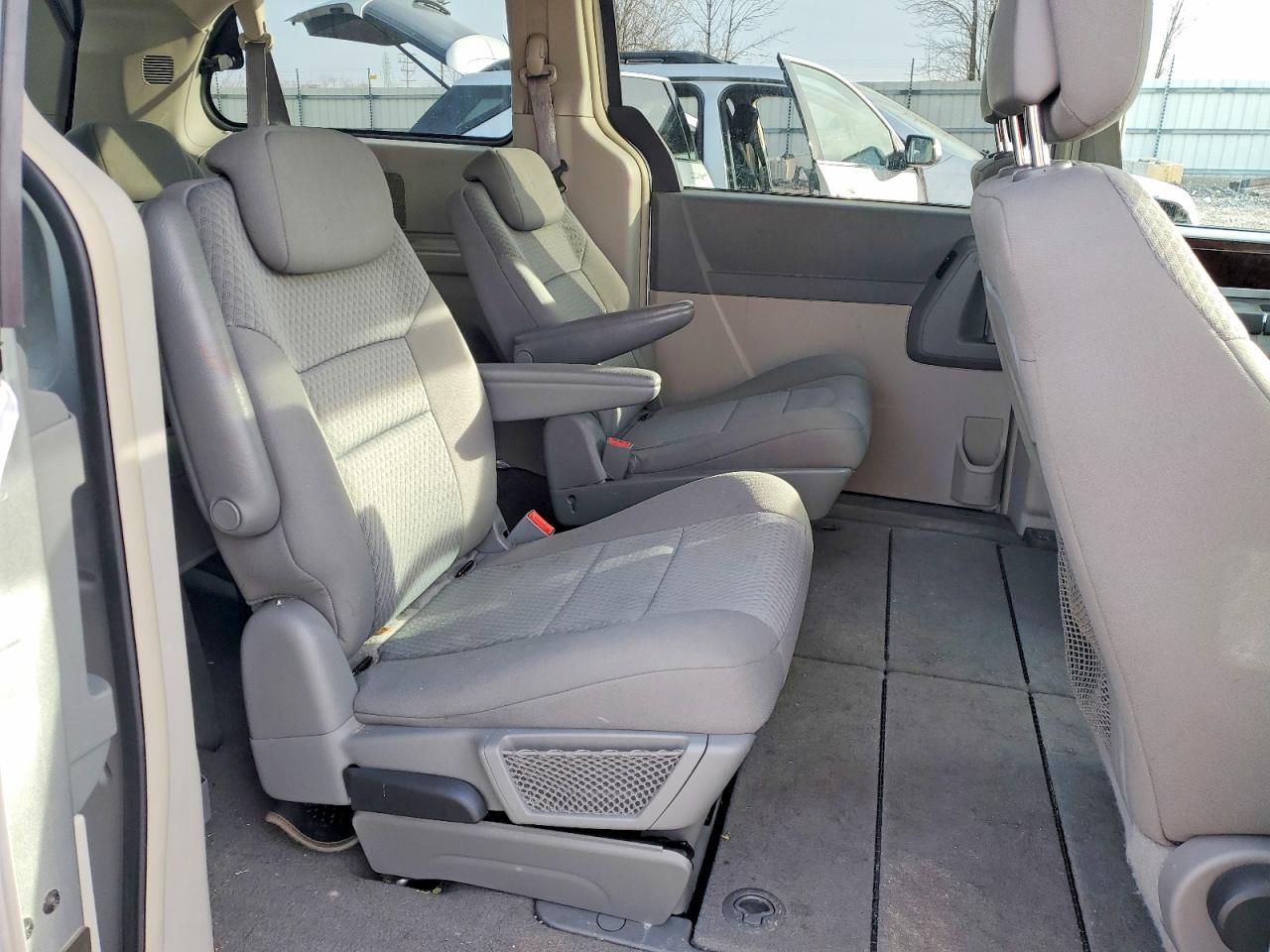 2010 CHRYSLER TOWN & COUNTRY TOURING photo 21