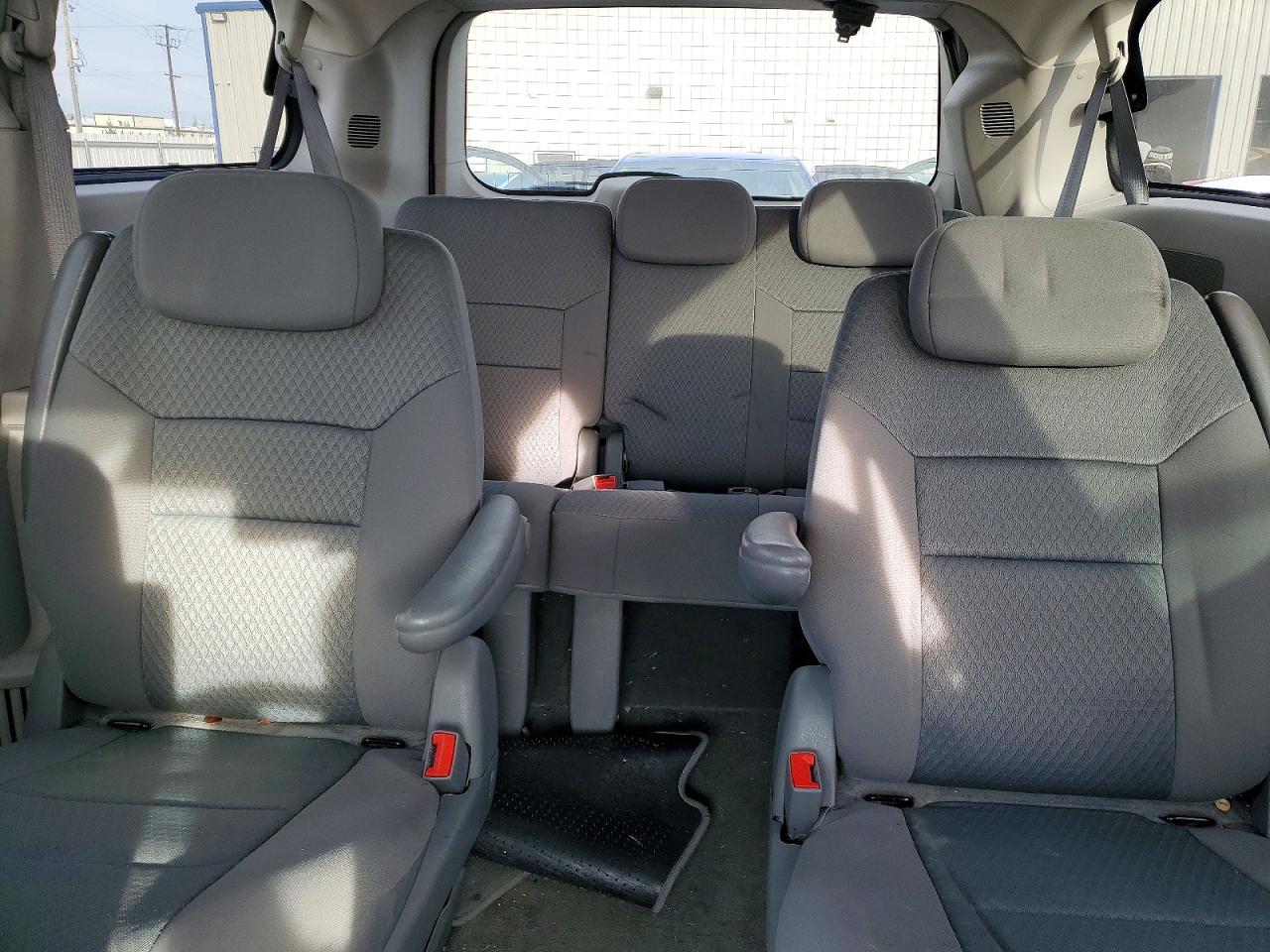 2010 CHRYSLER TOWN & COUNTRY TOURING photo 19