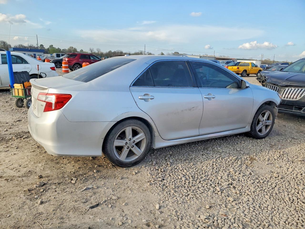 2012 TOYOTA CAMRY SE photo 3