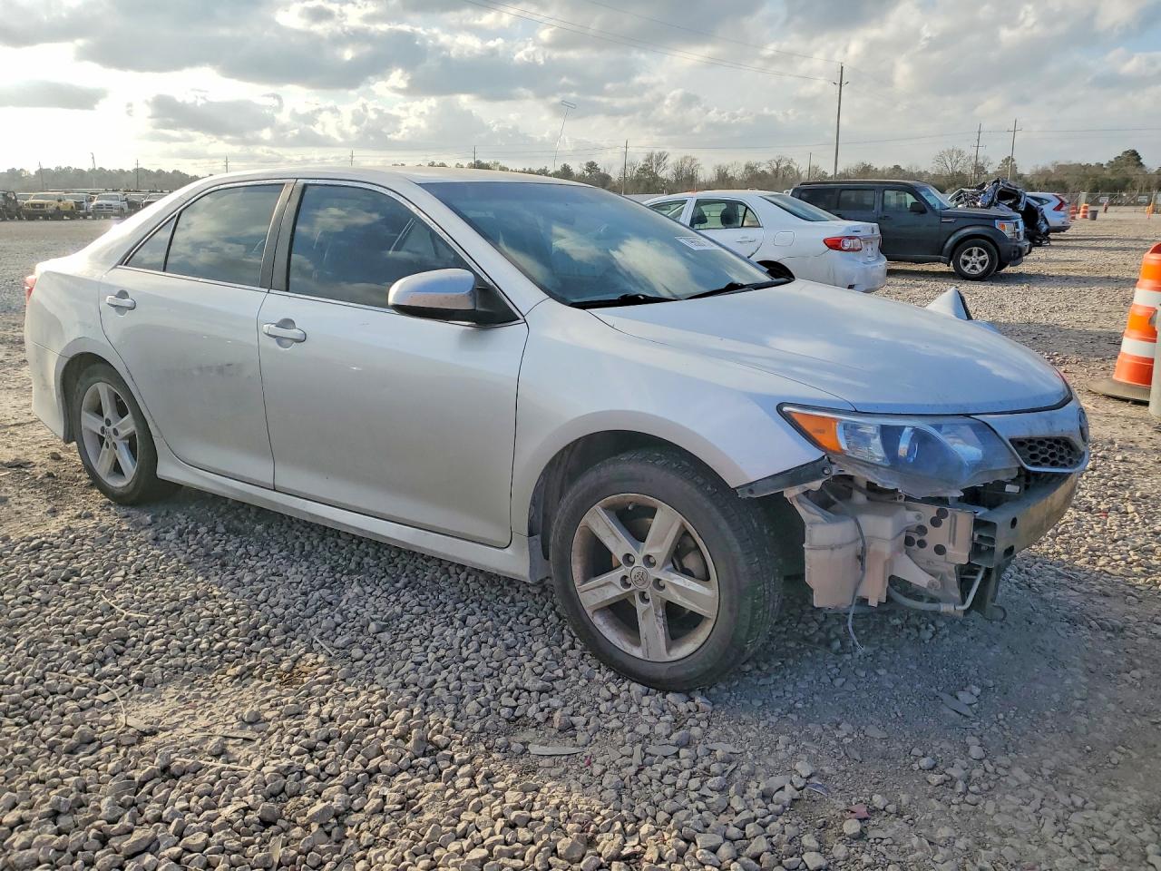 2012 TOYOTA CAMRY SE photo 4