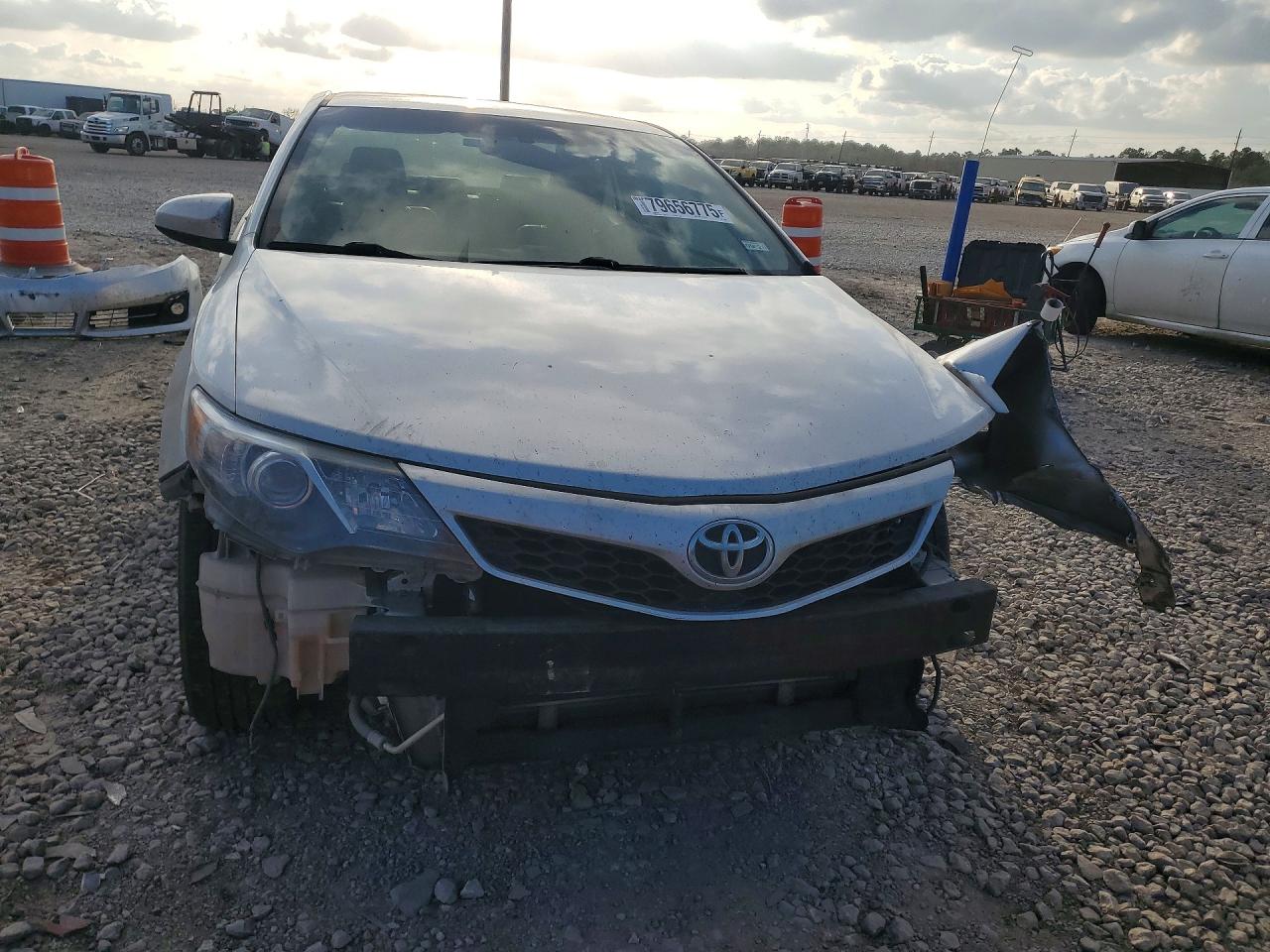 2012 TOYOTA CAMRY SE photo 5