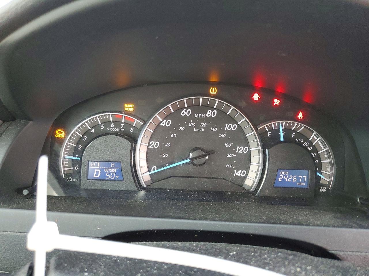 2012 TOYOTA CAMRY SE photo 9