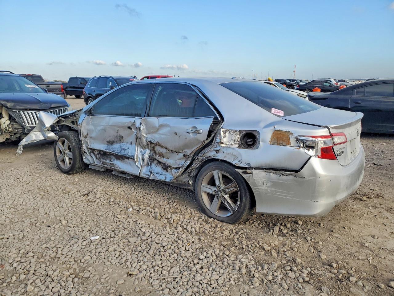 2012 TOYOTA CAMRY SE photo 2