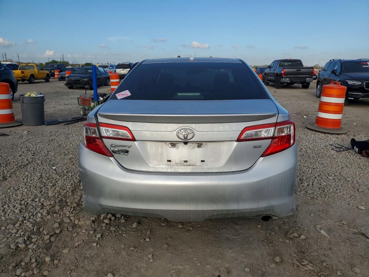 2012 TOYOTA CAMRY SE photo 6