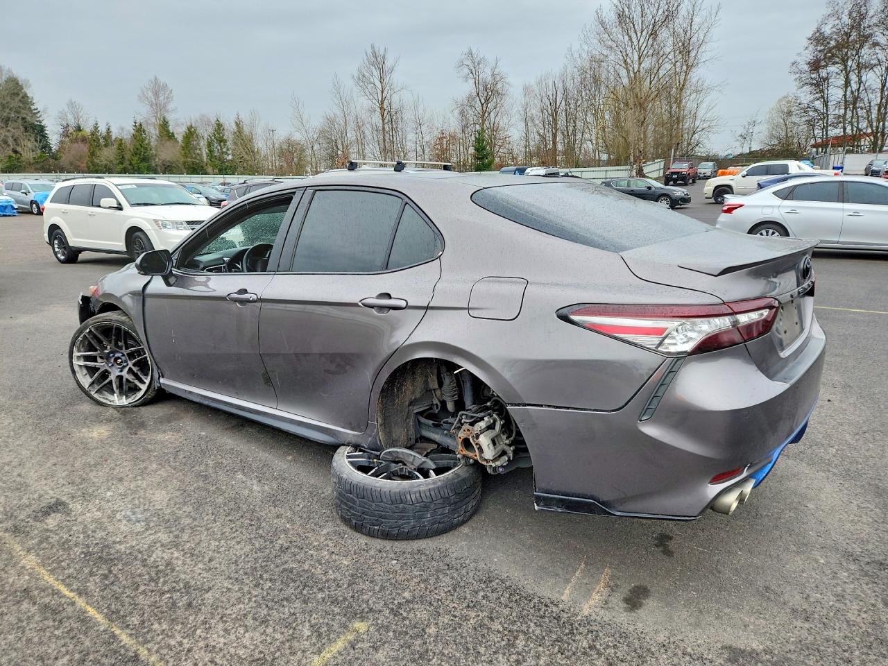 2018 TOYOTA CAMRY XSE photo 3