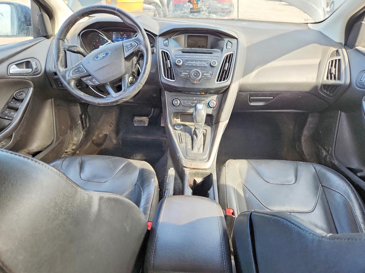 2015 FORD FOCUS SE photo 8