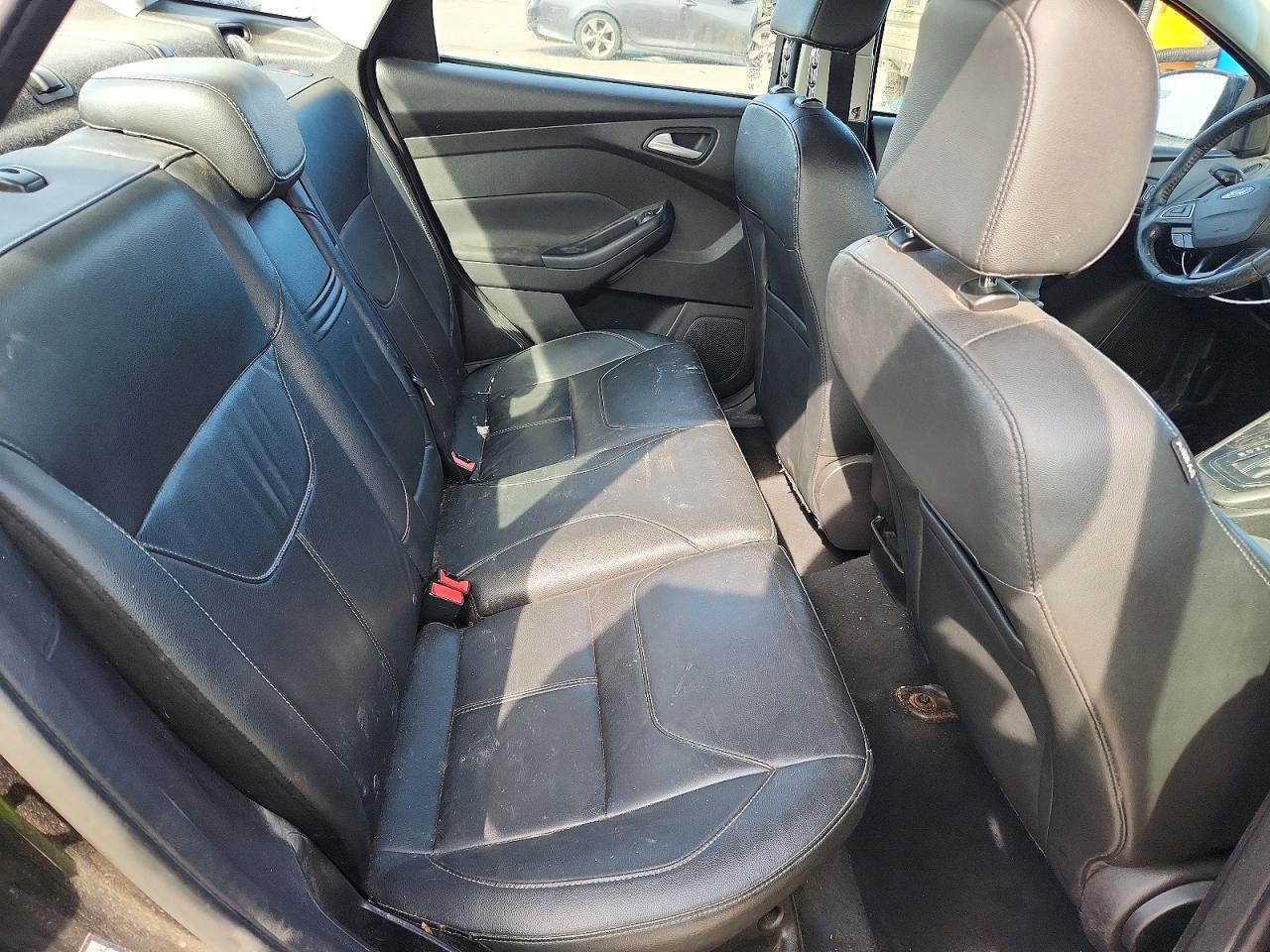 2015 FORD FOCUS SE photo 10