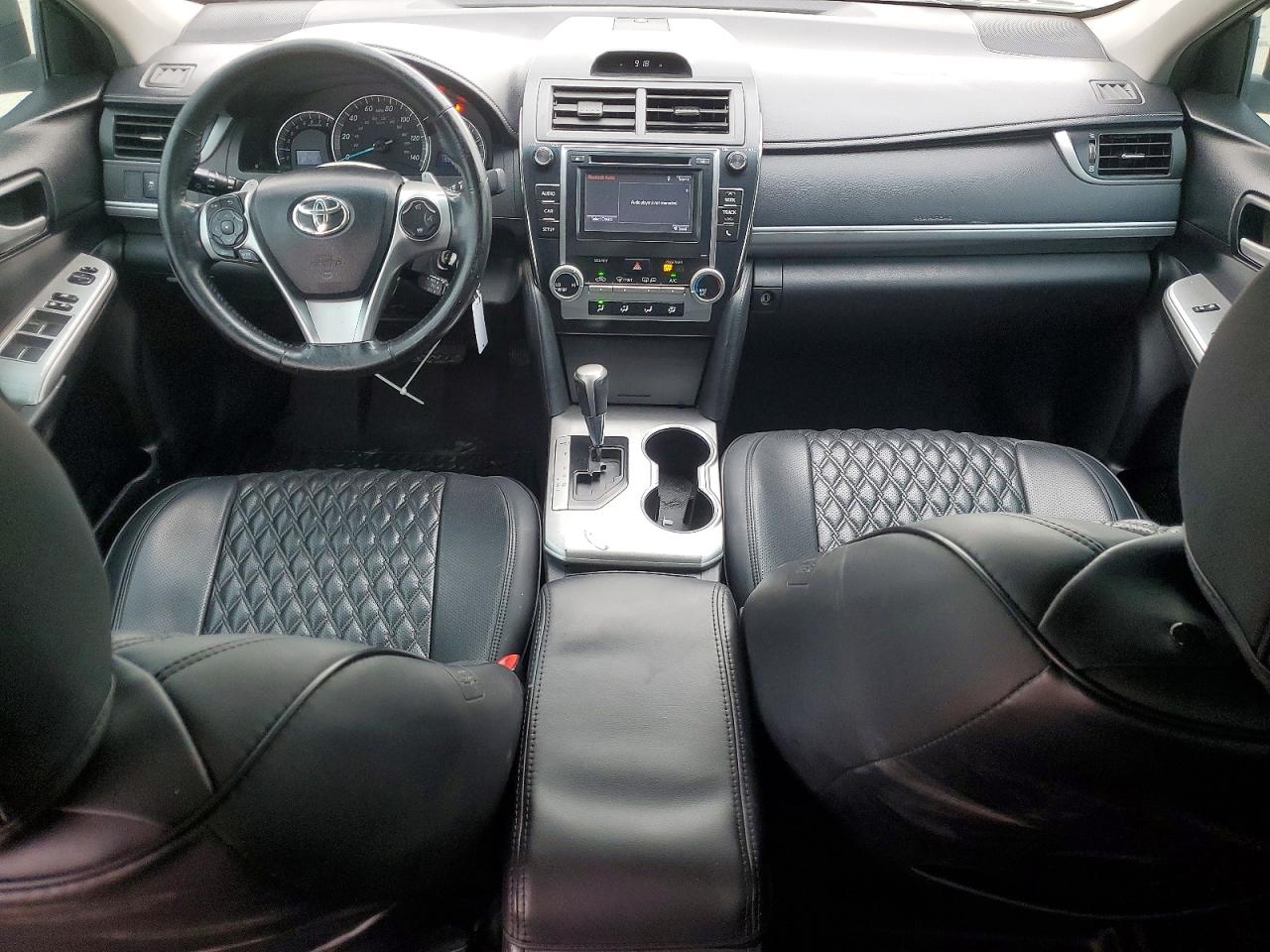 2014 TOYOTA CAMRY SE photo 8