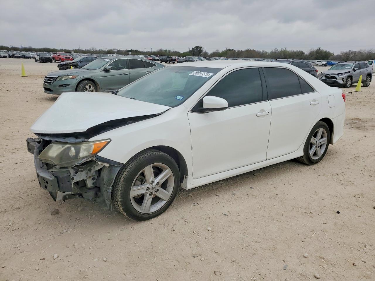 2014 TOYOTA CAMRY