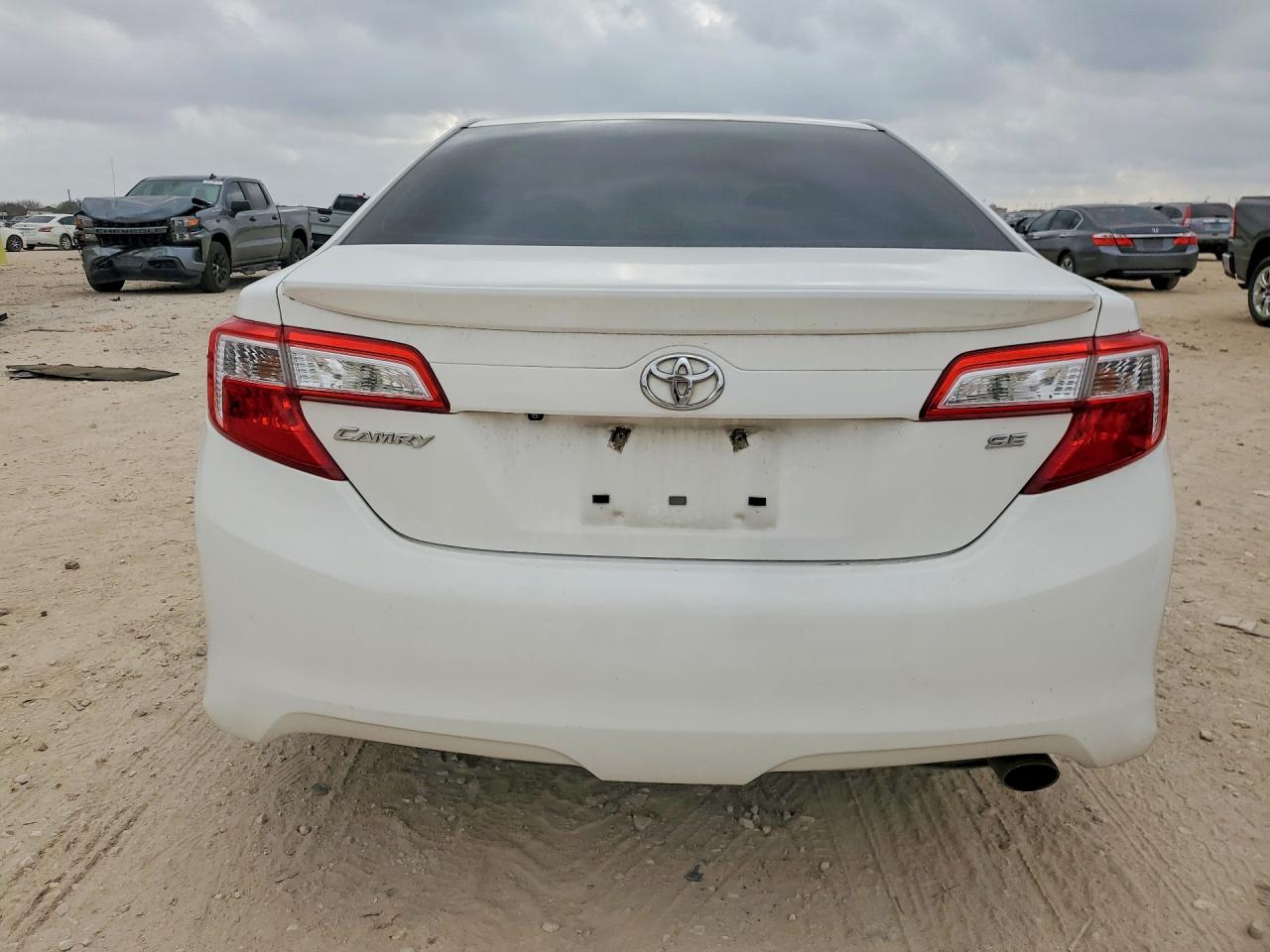 2014 TOYOTA CAMRY SE photo 6