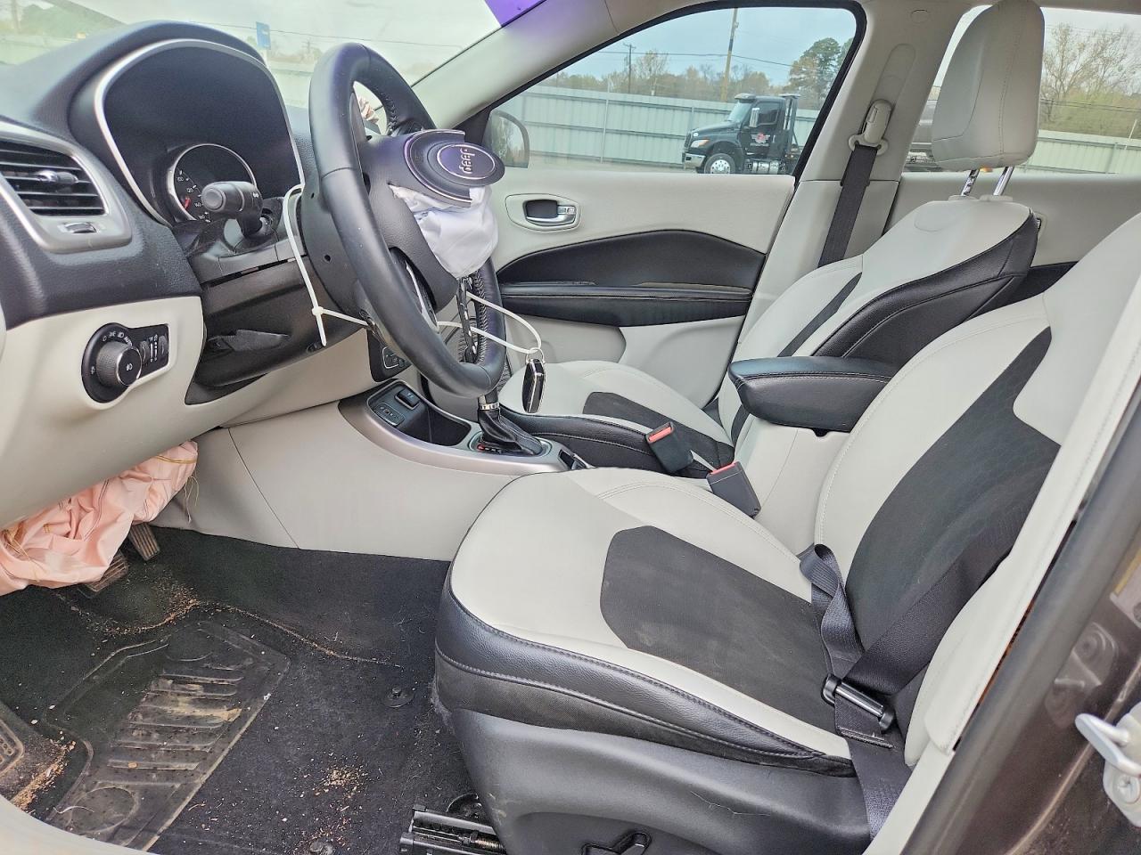 2017 JEEP COMPASS LATITUDE photo 19