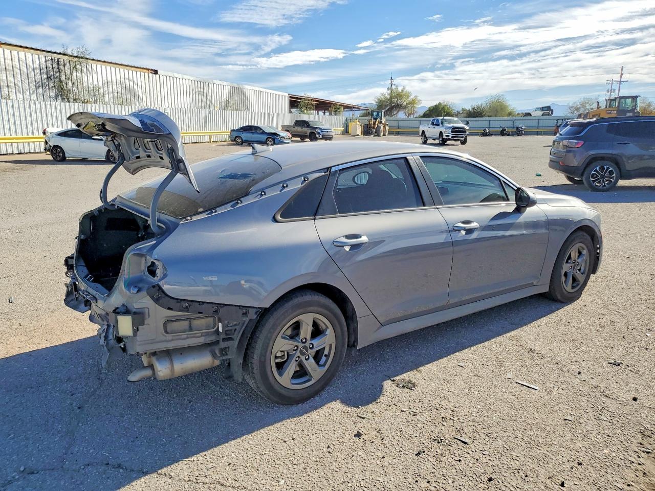 2023 KIA K5 LXS photo 3
