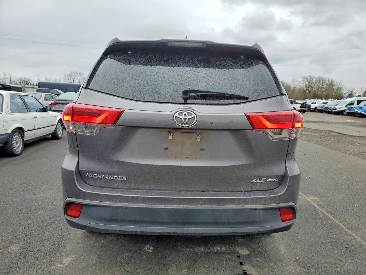 2017 TOYOTA HIGHLANDER XLE photo 11
