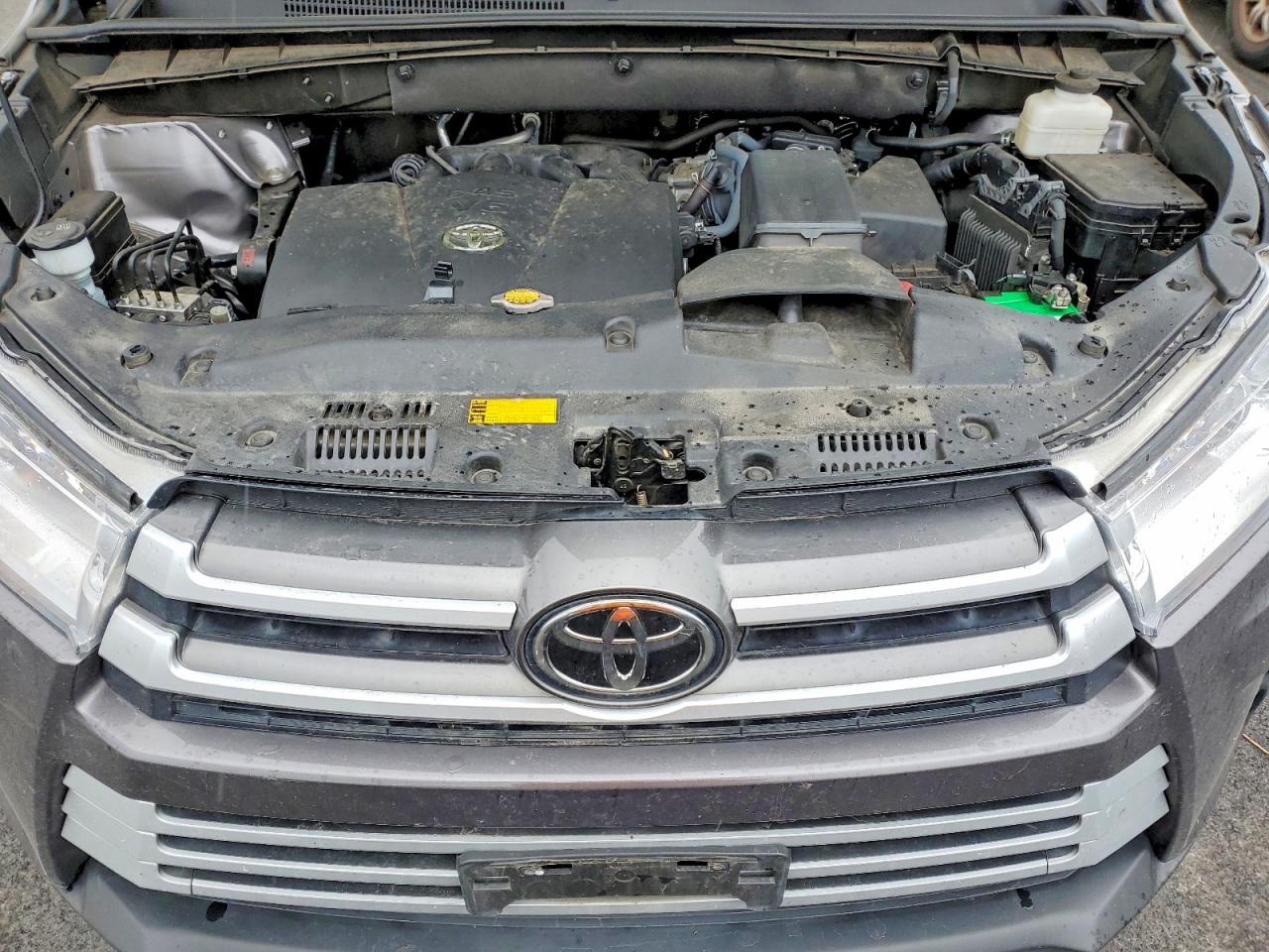 2017 TOYOTA HIGHLANDER XLE photo 23