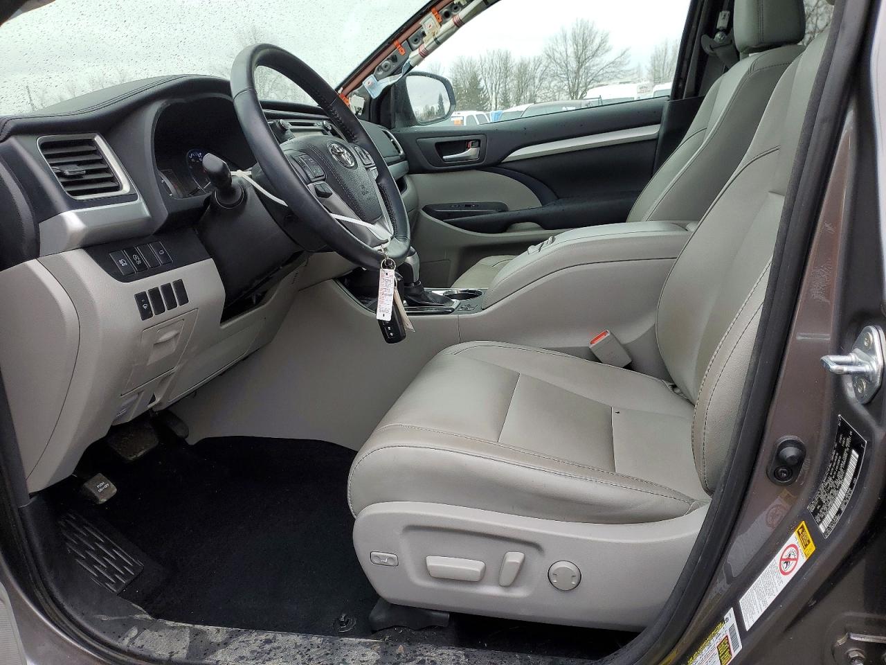 2017 TOYOTA HIGHLANDER XLE photo 13