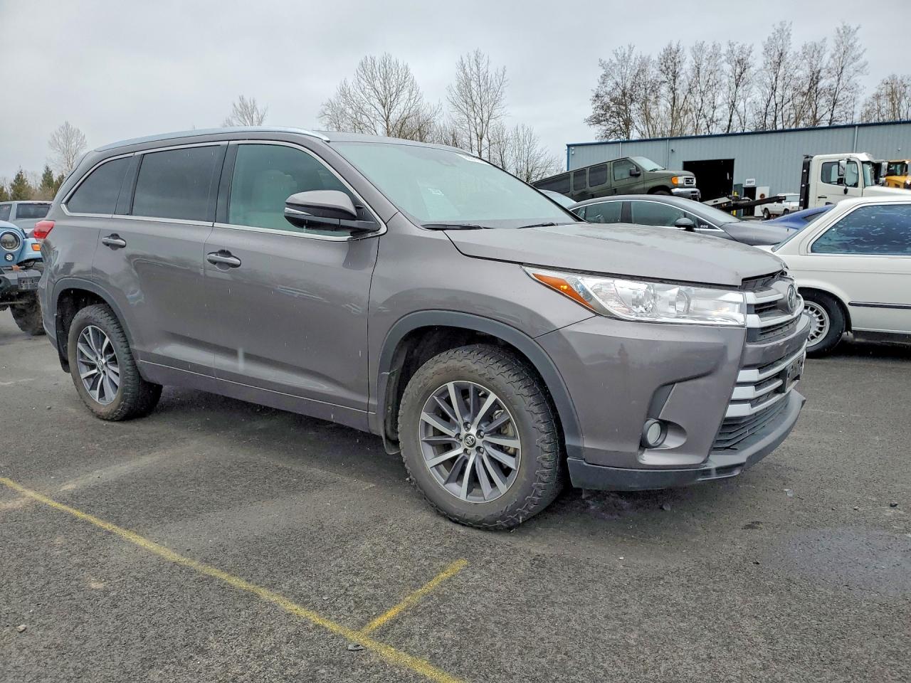 2017 TOYOTA HIGHLANDER XLE photo 7