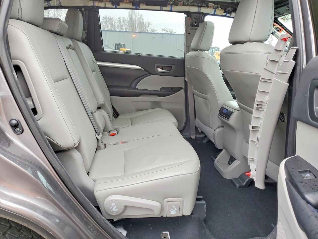 2017 TOYOTA HIGHLANDER XLE photo 21