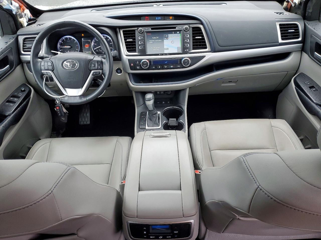 2017 TOYOTA HIGHLANDER XLE photo 15