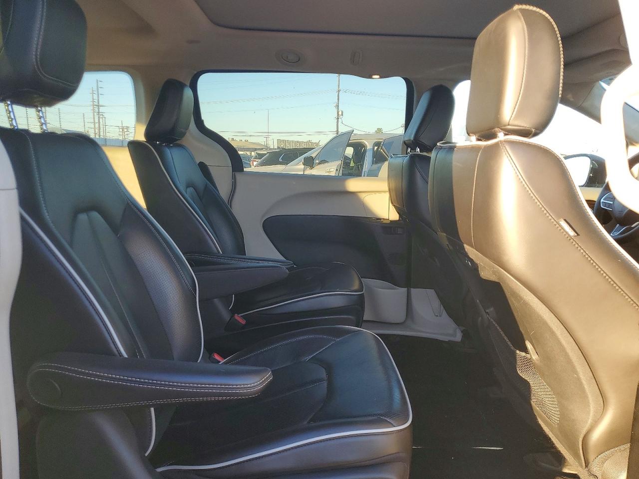 2023 CHRYSLER PACIFICA HYBRID LIMITED photo 20