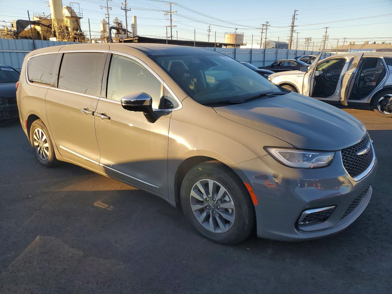 2023 CHRYSLER PACIFICA HYBRID LIMITED photo 7