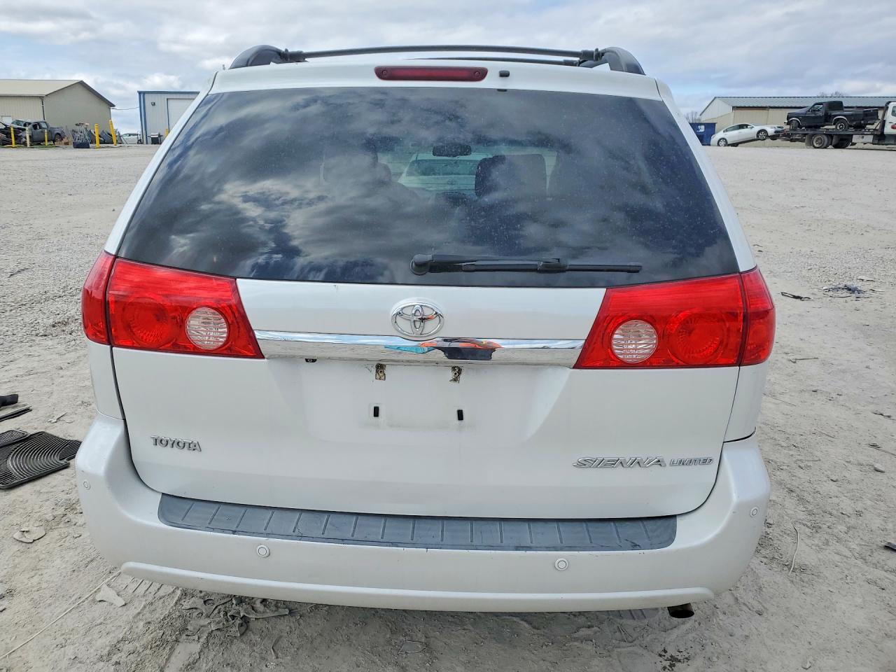 2008 TOYOTA SIENNA XLE LIMITED photo 6