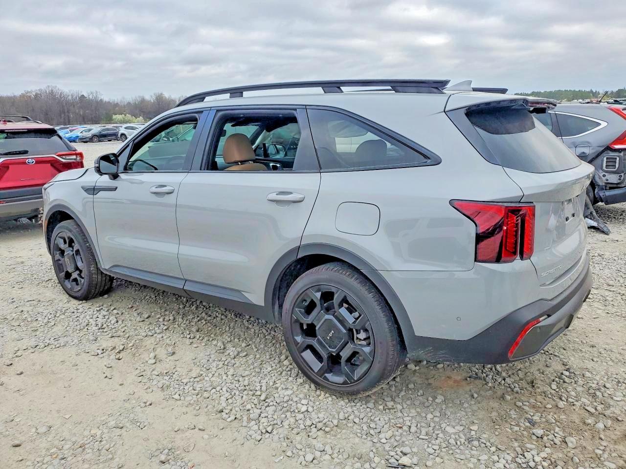 2024 KIA SORENTO photo 3