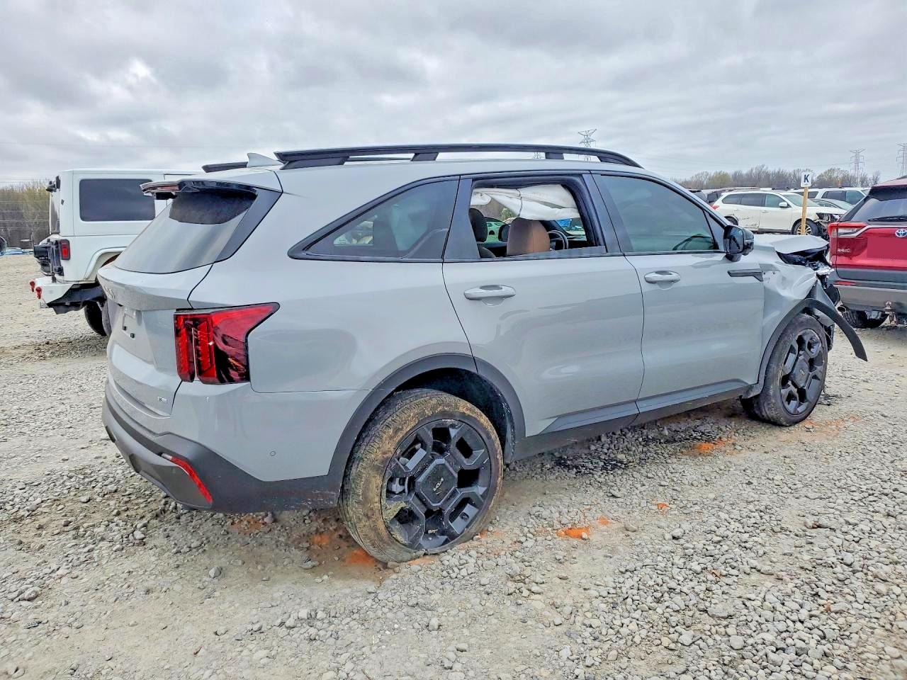 2024 KIA SORENTO photo 5