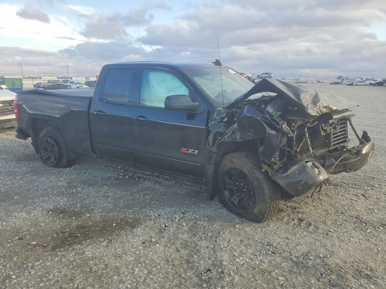 2017 CHEVROLET SILVERADO K1500 LT photo 4